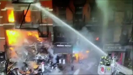 Spectaculaire incendie après une explosion à New York