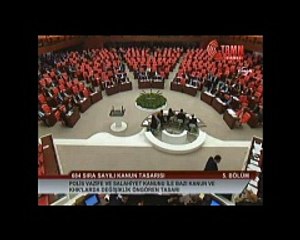 CHP'nin önergesini AK Parti grubu yanlışlıkla kabul edince tartışma çıktı