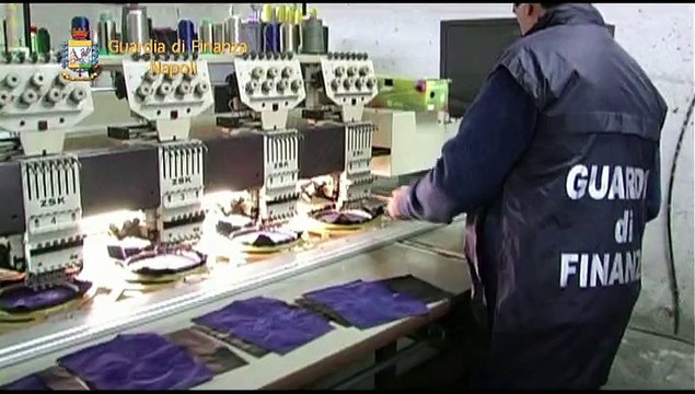 Napoli – Lotta al contrabbando dei marchi falsi, sequestrati prodotti “Rolex” (26.03.15)
