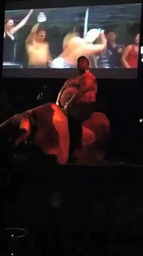 Et voici, devant vos yeux ébahis, le Rodéo le plus court de l'histoire