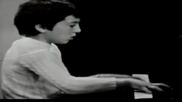 Fazıl Say'ın 8 Yaşındaki Piyano Performansı