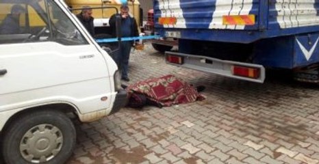 Aydın'da Gece Bekçisi Kamyon ile Kamyonet Arasında Ölü Bulundu