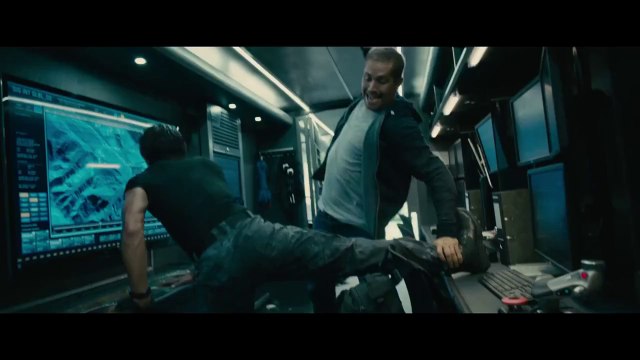 FAST & FURIOUS 7 - Extrait 3 Combat entre Brian et Kiet [VF|HD] (Vin Diesel, Paul Walker, Dwayne Johnson)