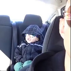Şarkıya Eşlik Eden Çocuk