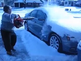 How to quickly clean snow and ice off your car in the morning
