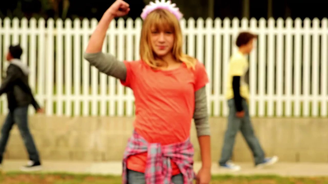 Michael Jackson - Hold My Hand Duet ft. Akon