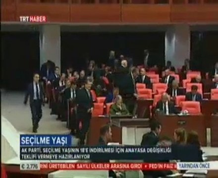 AkParti Seçim Yaşının 18'e İndirilmesi İçin Anayasa Değişikliği Teklifi Vermeye Hazırlanıyor