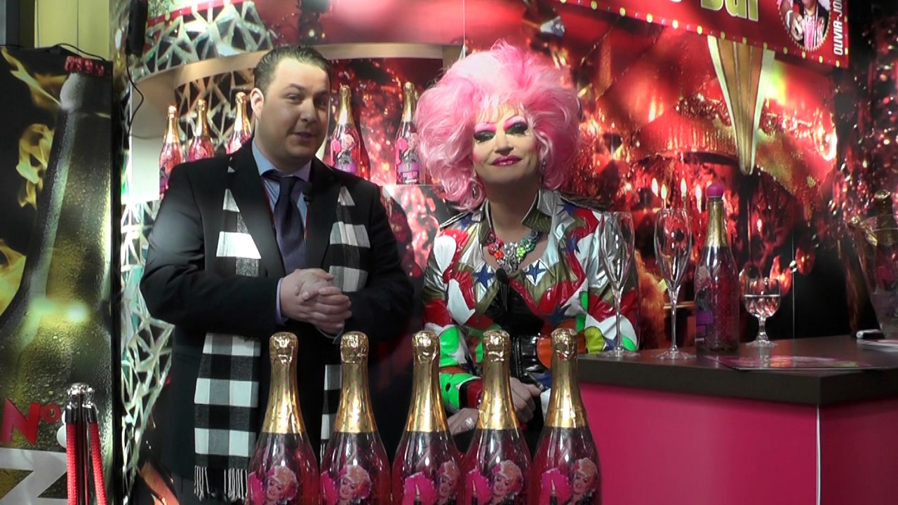 Olivia Jones - Cranberry Secco ProWein 2015