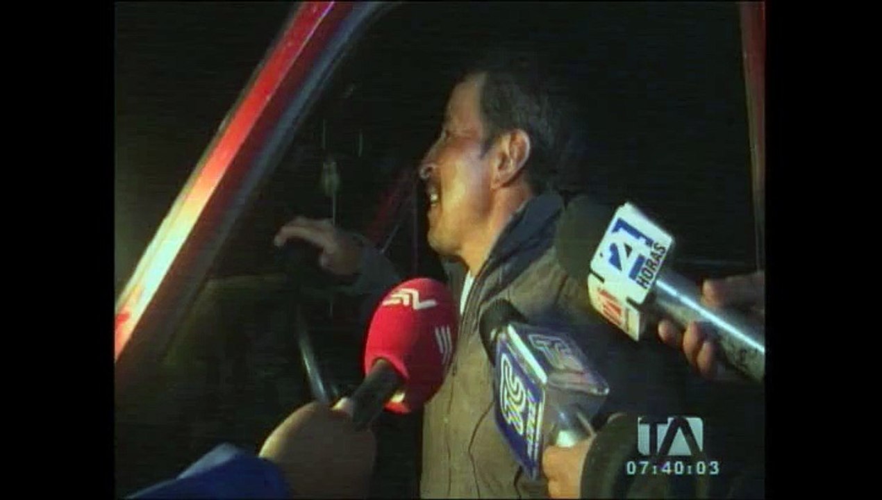 Dos vehículos fueron arrastrados por el lodo en Chimborazo