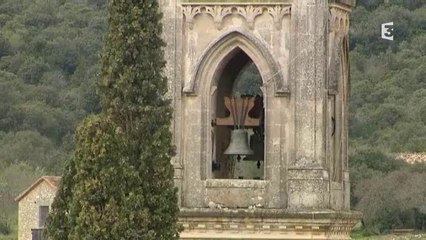 Les campanistes de Saint-Privat-des-vieux dans le Gard au clocher d'Aiguèze