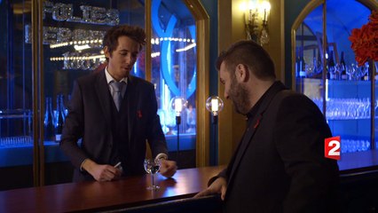 Laurent Ournac et Gus en plein tour de magie - Sidaction