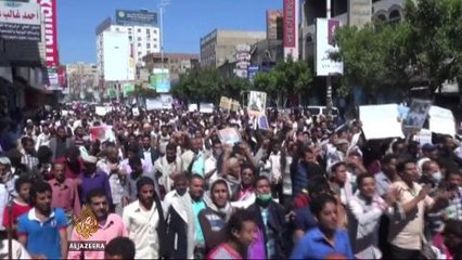 Coalition air strikes target Houthi stronghold in Yemen