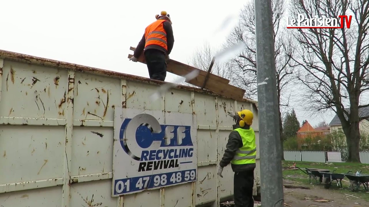 Chantier d'insertion : des jeunes déconstruisent le « 116 »  à Persan