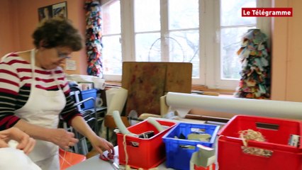 Lannion. Un bain d'indigo avec l'atelier de peinture sur soie du Léguer