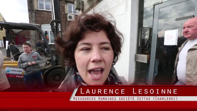 Des représentants de la société Settas de Charleroi profitent des portes ouvertes organisées par les salariés licenciés de Sambre et Meuse pour proposer des postes