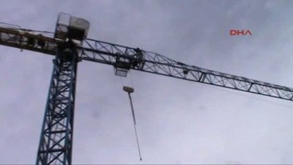 Akhisar Stadyum İnşaatında Çalışan İşçiler Vince Çıktı