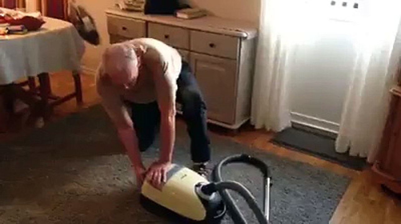 Quand Papy essaye de Démarrer l'Aspi
