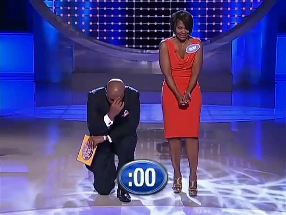 GAME SHOW FAIL!! WOMAN SAYS A LITTLE TOO MUCH WHEN ANSWERING A QUESTION ON FAMILY FEUD!!
