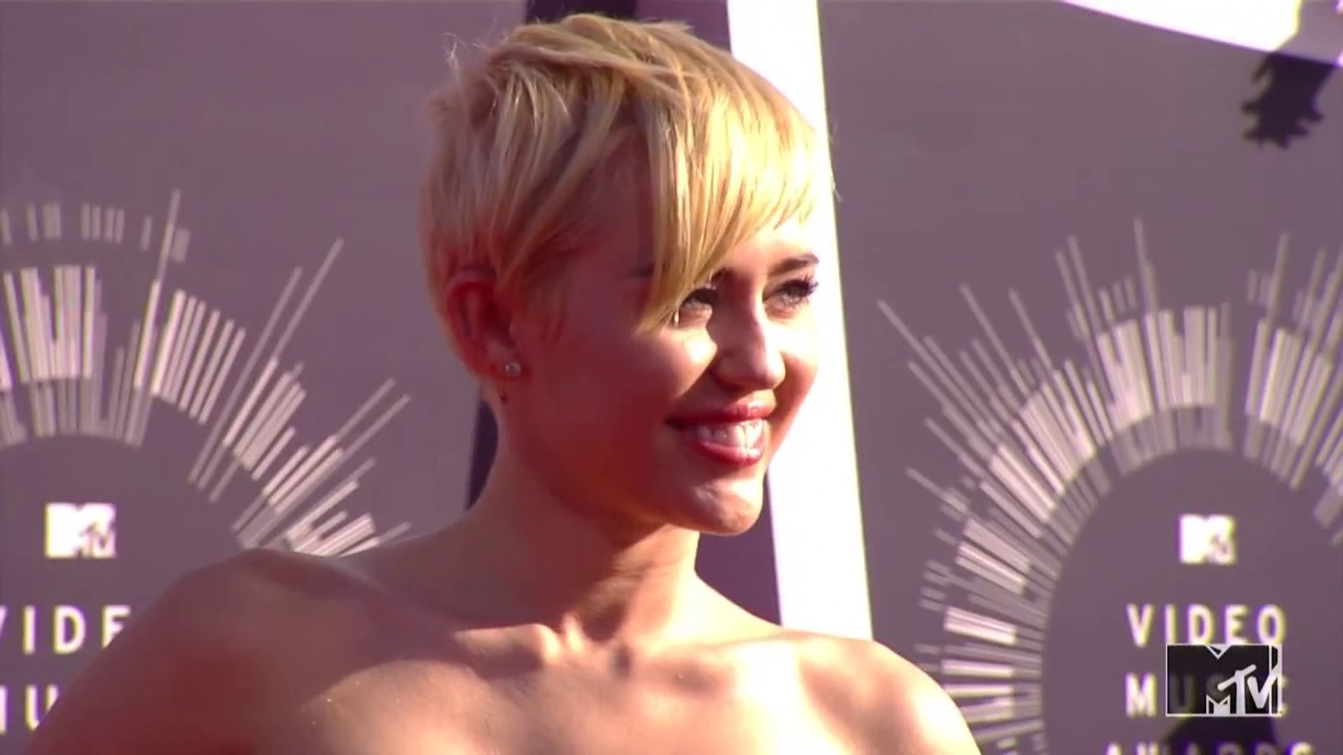 Miley Cyrus SLAMS Indiana Governor Over Gay Rights 2015