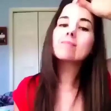 Ce qu’elle fait avec son Visage est à Mourir de Rire