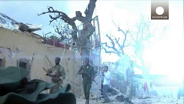 Somalia, attentato all'hotel Maka al Mukarama a Mogadiscio fa 20 morti