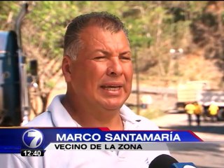 Maquinaria trabaja en estabilizar terreno en hundimiento de ruta 1