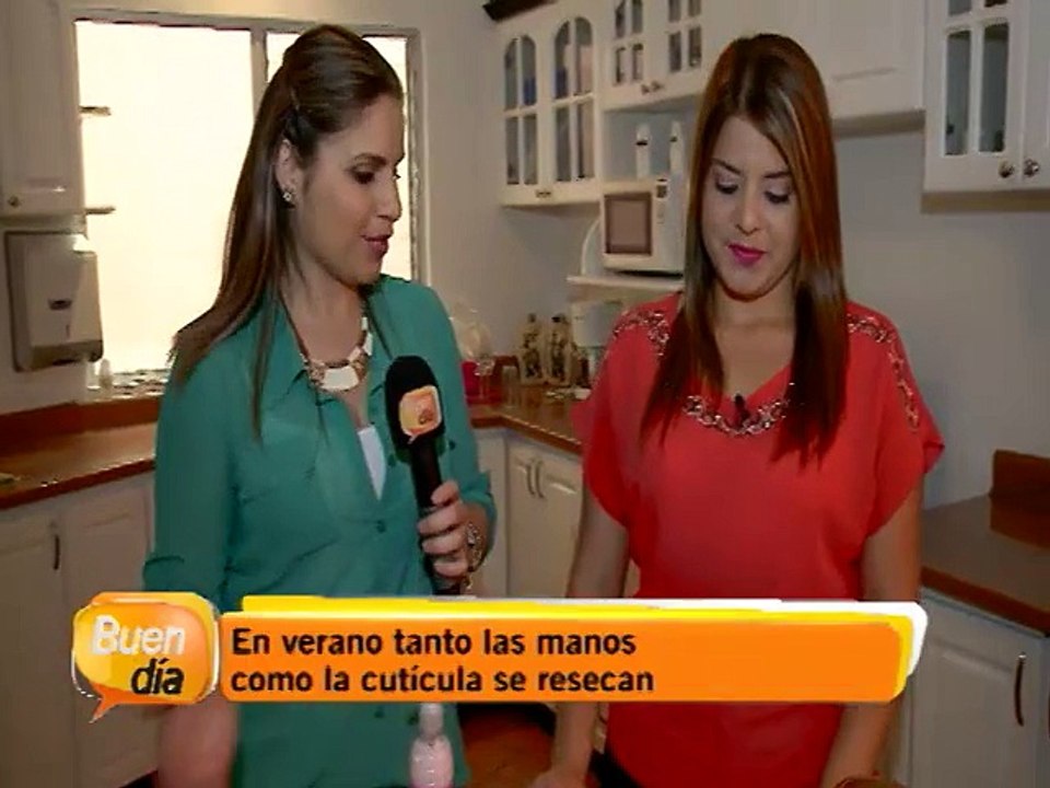 Utilice la broza del café para evitar la resequedad en las manos