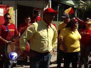 Luis Guillermo Solís comparte su mensaje caminando por barrios del país