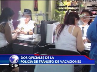 Oficiales de tránsito sorprendidas en el salón de belleza se encuentran de vacaciones