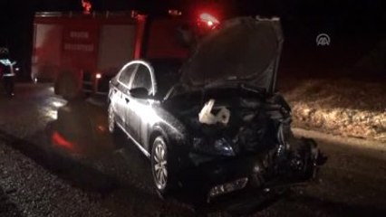 Çarpışan İki Otomobilden Biri Şarampole Devrildi: 2 Yaralı