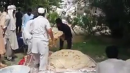 ap ny kabi itni bari roti pakaai aor khai hai.