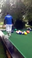 Football billard sur une table géante!