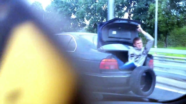 How to tow a broken down car without tow-line : russian method!