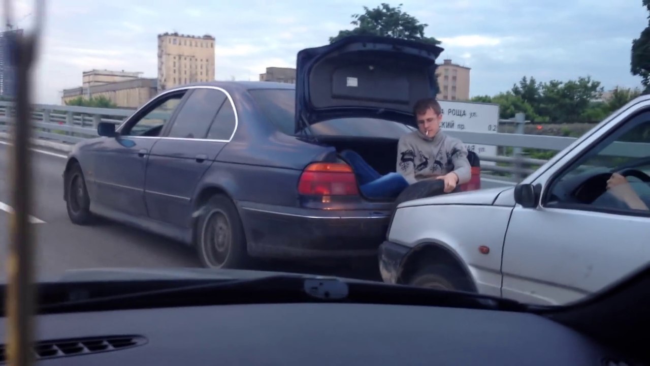 Dépanner une voiture sans cable pour la remorquer