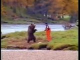 Faces of death - Guy Fights Bear For Fis