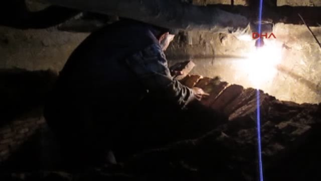 Sandıklı 50 Yıllık Taş Fırın Ustası Mesleğini Oğluyla Yaşatmaya Çalışıyor