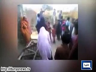 Sadiqabad- Feudals torture woman for taking 2 kg straw for personal use