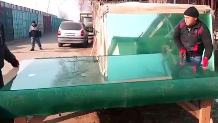 دیکھیے شیشہے کو کس طرح کاٹا جاتا ہے