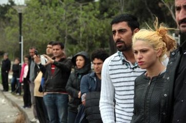 Ceset Yerine "Kütük" Çıkınca Meraklı Vatandaşlar Derin Bir 'Oh' Çekti