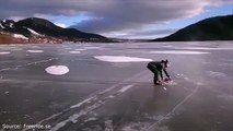 Faire du patin à glace sur un lac gelé tracté par une tronçonneuse ... NORMAL !