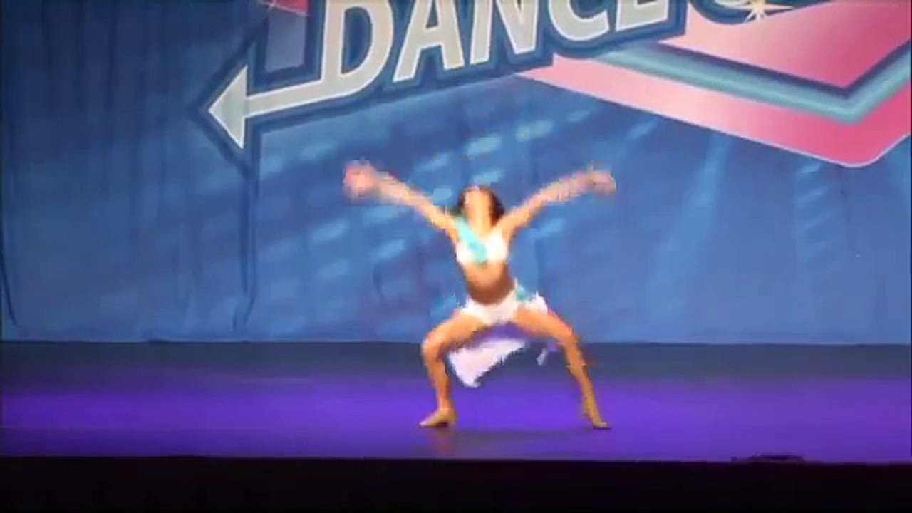 Alexa Jozka - Dancing