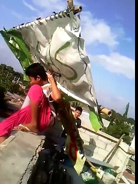 Un enfant croit qu'il peut voler