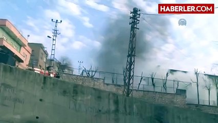 Göstericiler 2 Okulun Sahalarını Yaktı