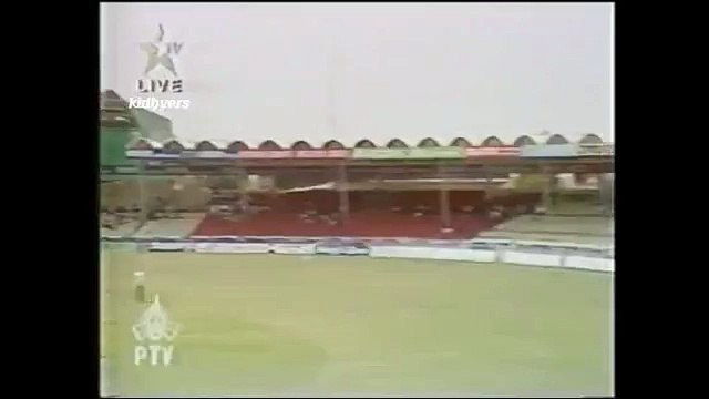 Who is this guy_ _Sultan Zarawani bamboozles Sachin Tendulkar with a magical ball_