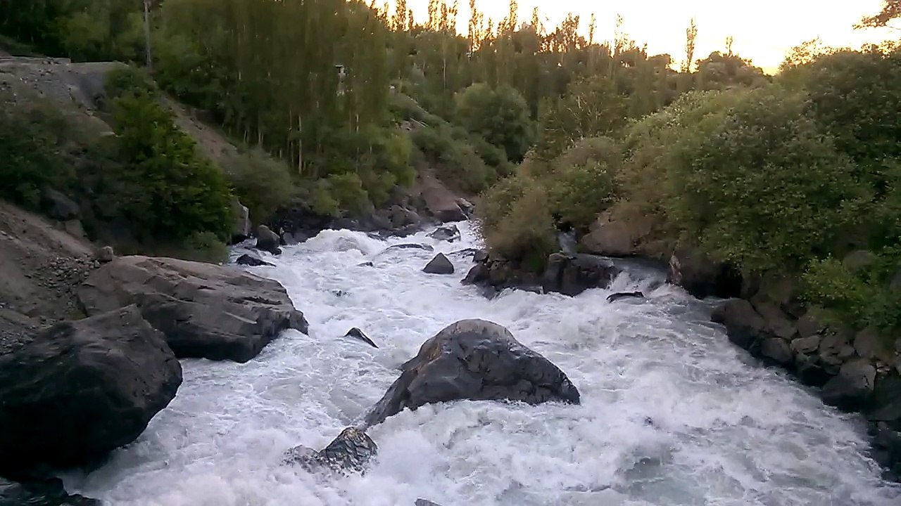 in the way to upper kachura lakr - SKARDU - 97 NEWS NETWORK