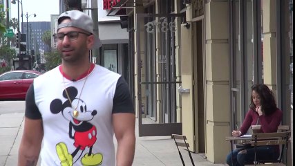 Bir kadının dikkatini kendinize nasıl çevirirsiniz ?