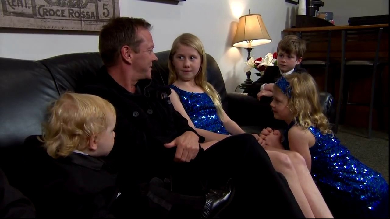 The Late Late Show CBS: Jeannie and Jim Gaffigan introduce their new babysitter for this evening, Kiefer Sutherland.