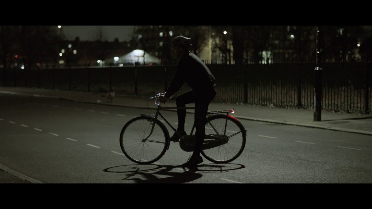 VOLVO LIFEPAINT : Volvo's reflective bike paint...