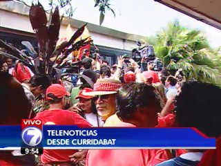 Luis Guillermo Solís vota e invita a disfrutar de este día