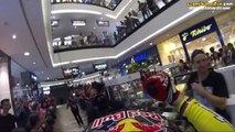 Alışveriş Mağazasındaki Harika Bisiklet Gösterisi (HD)